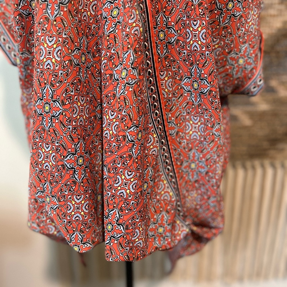 Max Studio Women's Floral V-Neck Top - Picture 3 of 10